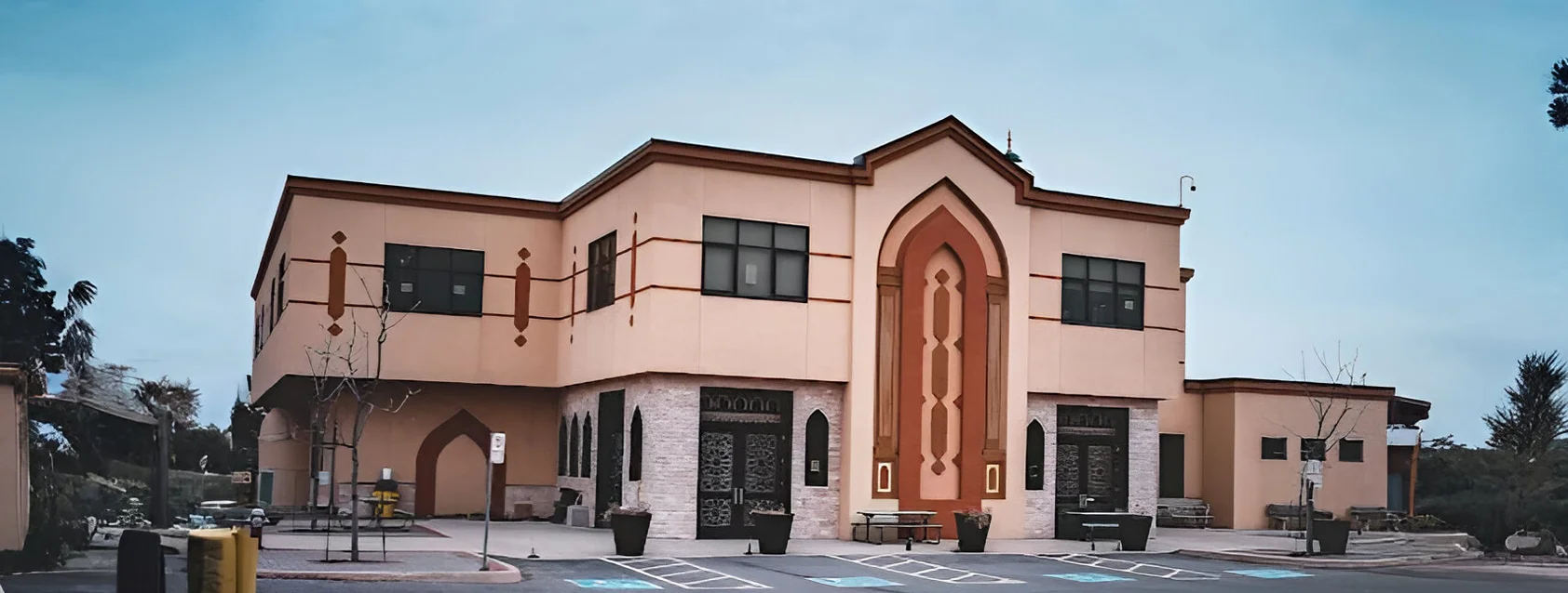Exterior view of Jame Masjid Mississauga building
